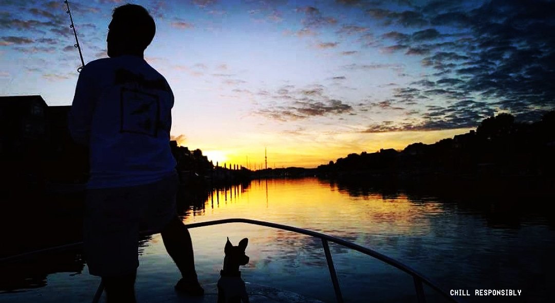 ChilledDills's tweet photo. Weekend already!? We got this #fishing #jackrussel #jackrusselsofinstagram #sipsipsunset
#bloodymary #picklevodka #pickletini #pickleshots #picklebacks #brunch #sundayfunday #pickles #picklerita #margarita #chilleddillsvodka @RealSaltLife https://t.co/K8tJ0bqmLU