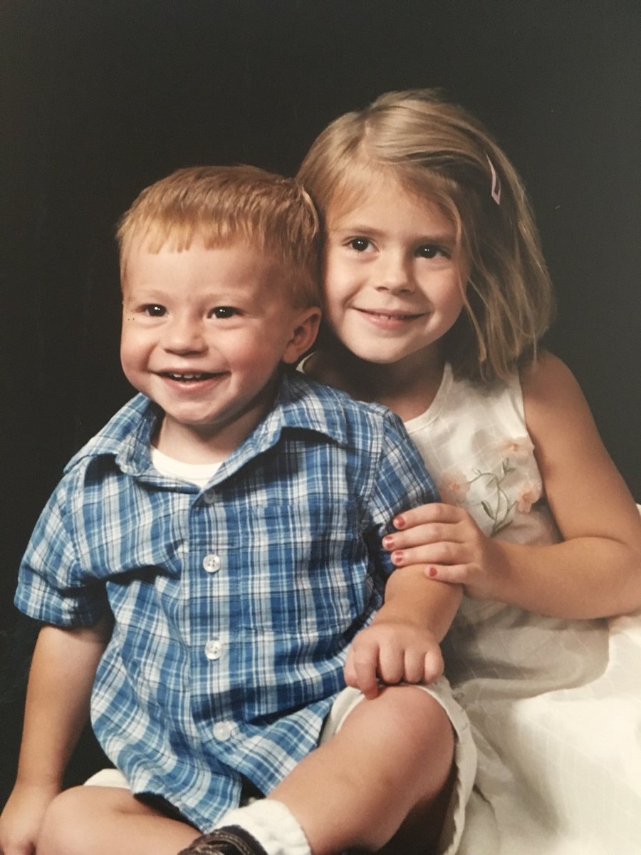 rbowe1's tweet image. As they drove off- Her to her last day of Senior year &amp;amp; him to his last day of Freshman year this is what I see. #IBlinked #WheredoesTimeGo #WAT