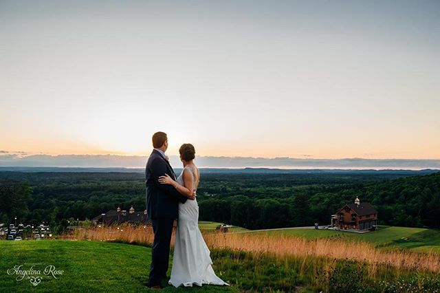DetailleEvents's tweet photo. There should always be time for each other and some intimate photos on your wedding day! Molly and Kyle were anxious to mingle and celebrate with their guests, but hadn't had a moment for themselves. I coaxed them into taking a golf cart ride up and away… https://t.co/701OjFOfYu https://t.co/JoxGQAhFX1