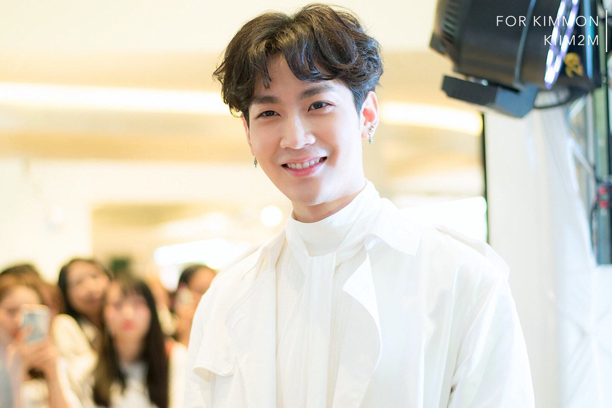 Kiim2M's tweet photo. แค่เธอยิ้มมา ก็สั่นไปทั้งหัวใจ 💓
@KiimMon
#ขุณขิมมอญ #ปารูปให้คิมเซฟ
#SensationThailand
#Heisensation https://t.co/YpWhEejc0t