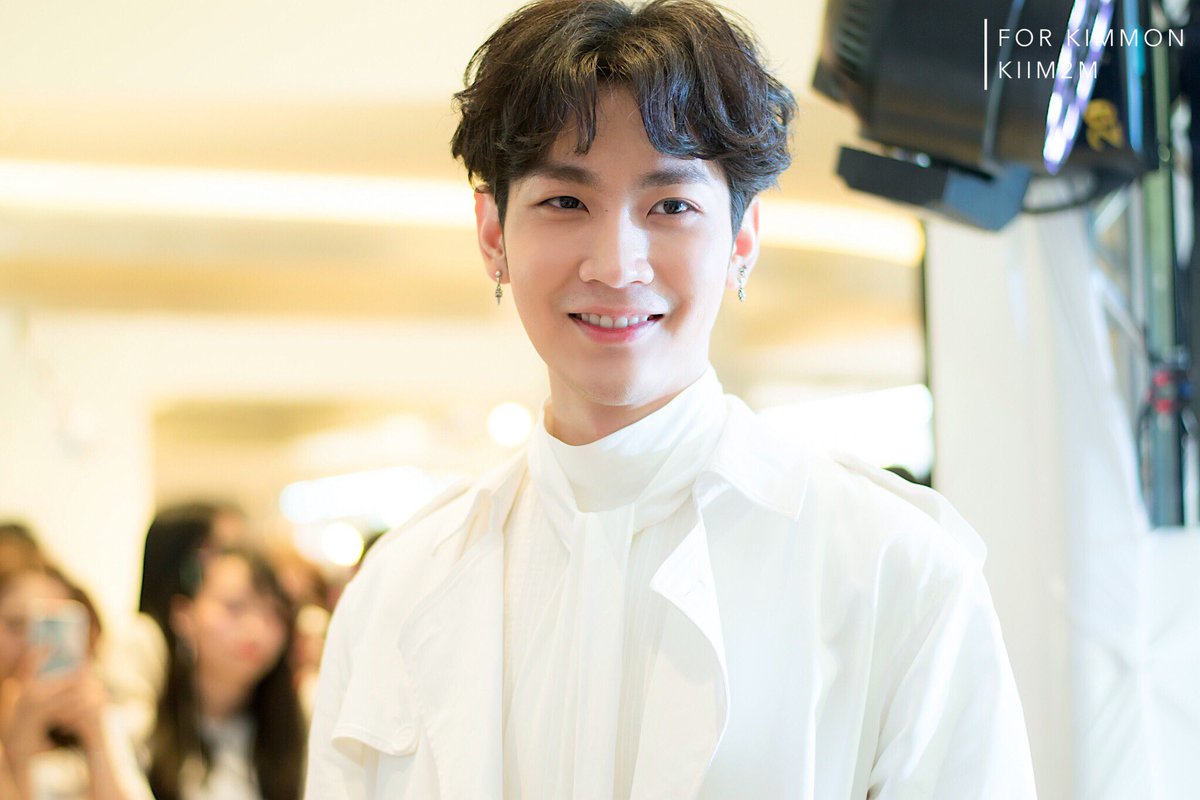 Kiim2M's tweet photo. แค่เธอยิ้มมา ก็สั่นไปทั้งหัวใจ 💓
@KiimMon
#ขุณขิมมอญ #ปารูปให้คิมเซฟ
#SensationThailand
#Heisensation https://t.co/YpWhEejc0t