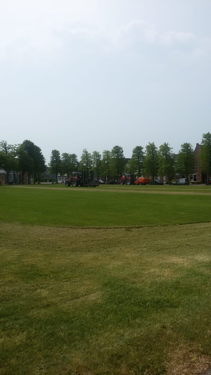 De terp leit der moai by foar SNEIN ! #komneiwommels #wommelsynbeweging #greidhoekekuiertocht #terprin #follybal #fietstocht #pannakooi #jeudeboulles