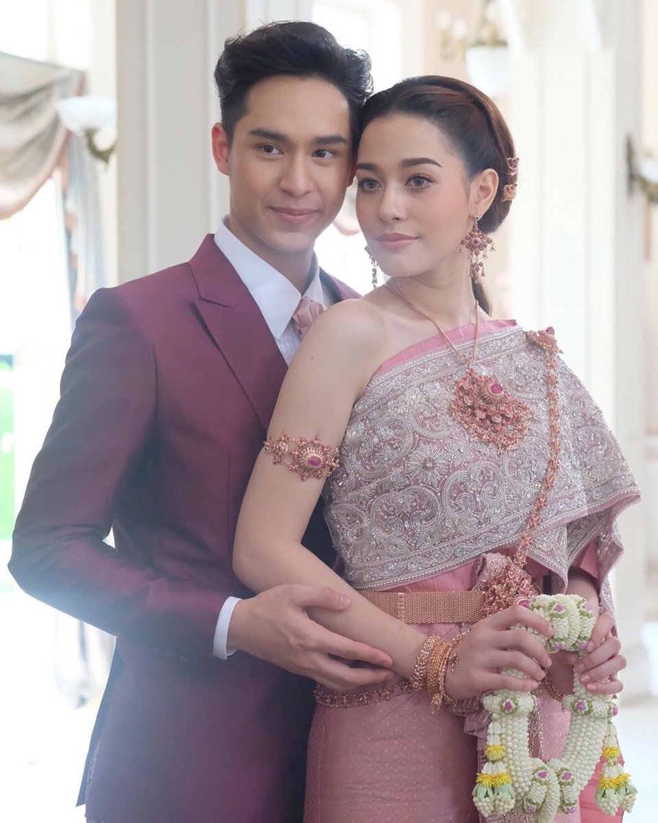 YeenaSalas_'s tweet photo. งานคู่..! #finaleweddingmagazine #yeenasalas #donut_phattharapon
#chartmakeup 💄💋#แต่งหน้าชาตินี้สวยถึงชาติหน้า
ig : troy999 https://t.co/ReiDgHi8rz