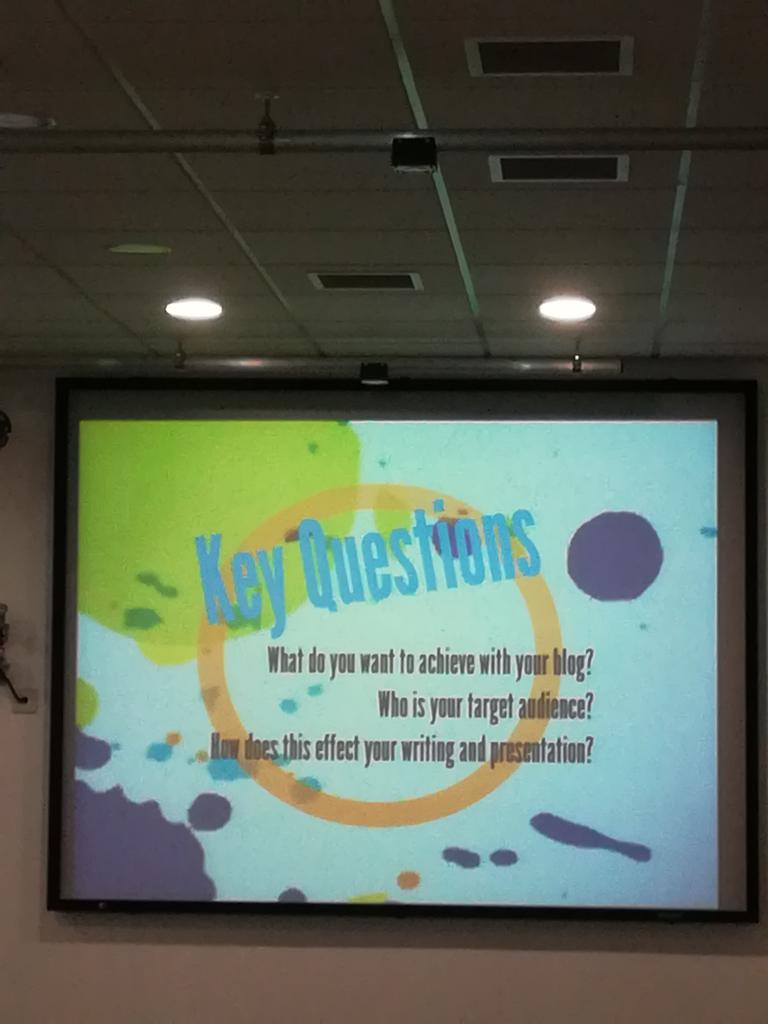 DrELatorre's tweet image. If you want to #blog,  ask you these questions #scicomm #ERCchat #phdchat #AcademicTwitter @Nadine_Muller