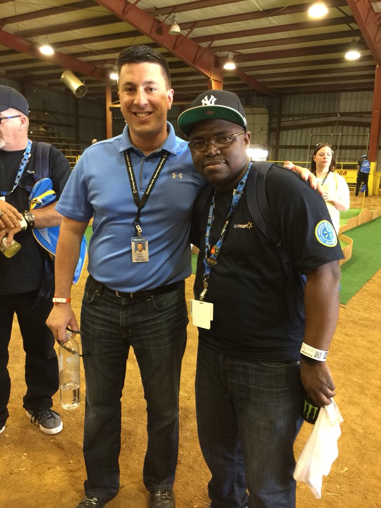 BloomSAL's tweet photo. With My Market Manager #JimPearson #TeamWalmart #Reg22Shareholders18 https://t.co/oCq77hkBtq