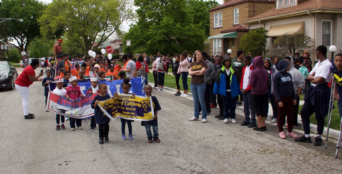 CollegeWeekFilm's tweet photo. Chicago Public Schools celebrate COLLEGE WEEK!!! All week classrooms from several elementary schools learn about a college of their choice and on Friday the entire school celebrates higher education with a parade! @hchipjohnson @CPSParentU @janicejackson @ChiPubSchools https://t.co/nERYRHUmpx