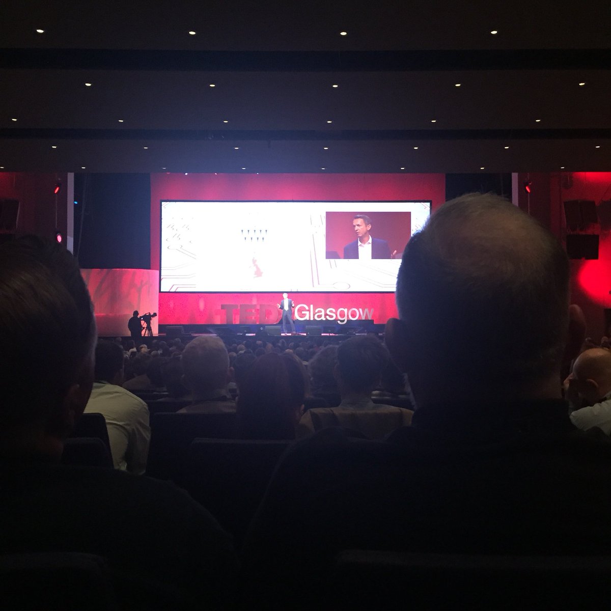 TamsinRussell's tweet photo. #BoEAsks #TEDxGLA2018 expertise is enhanced by tapping into non experts. Those two EEs -expertise and experience create two CCs -creativity and challenge that are fundamental for success. https://t.co/WlDOqaKnql