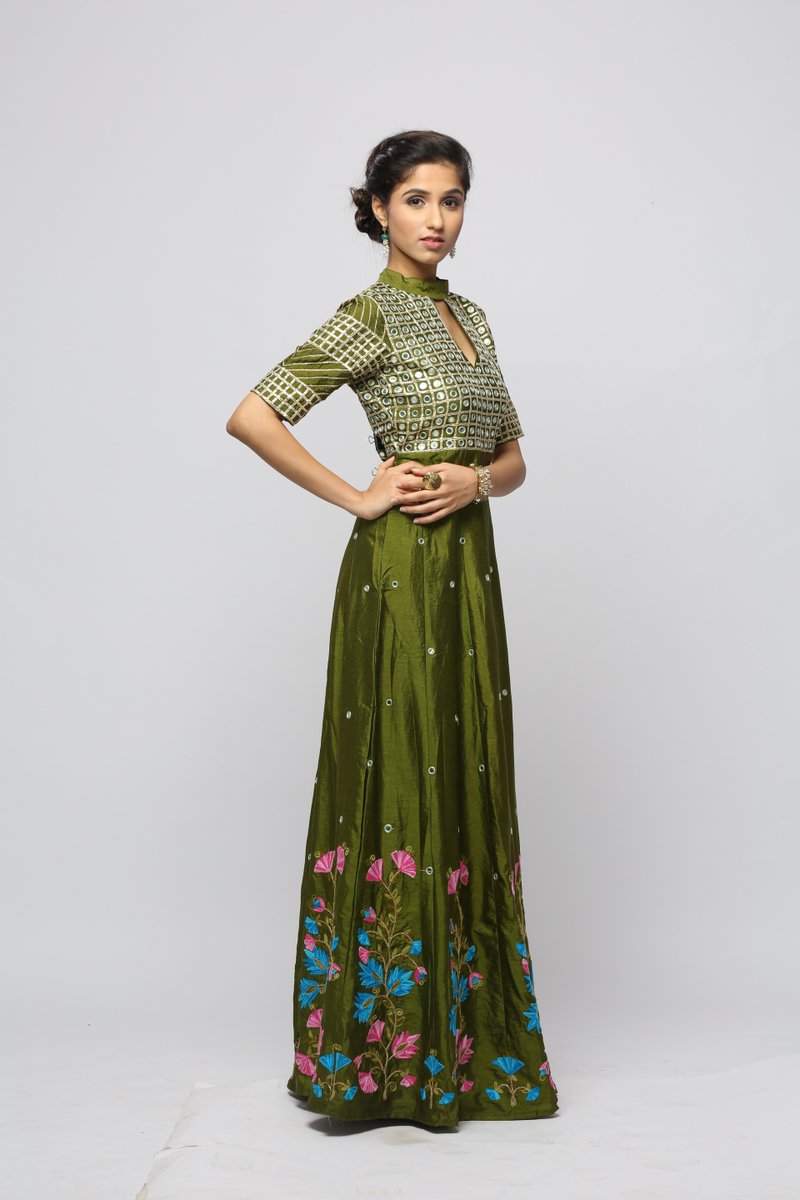 TrishaParikh's tweet photo. Aways a staple in your wardrobe, this outfit is one of our bestsellers!

#OOTD #Indian #fashiondesigner https://t.co/QXyz1fjTB0