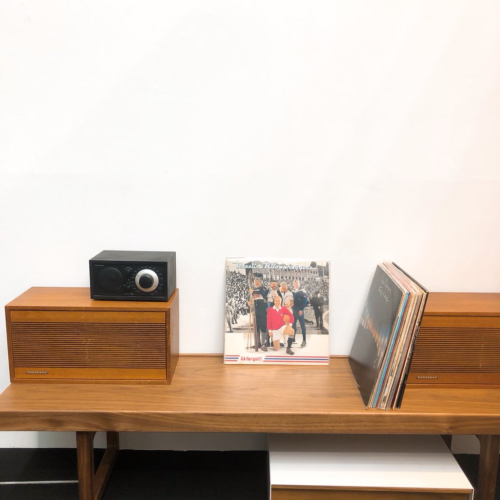 NAVYS_inc's tweet photo. 📻テーブルラジオの定番『Model One BT』はBluetoothも搭載。ブラックはクールな印象でオススメです。
#tivoliaudio #チボリオーディオ #ModelOneBT #ラジオ #スピーカー https://t.co/S9RyfNklb2