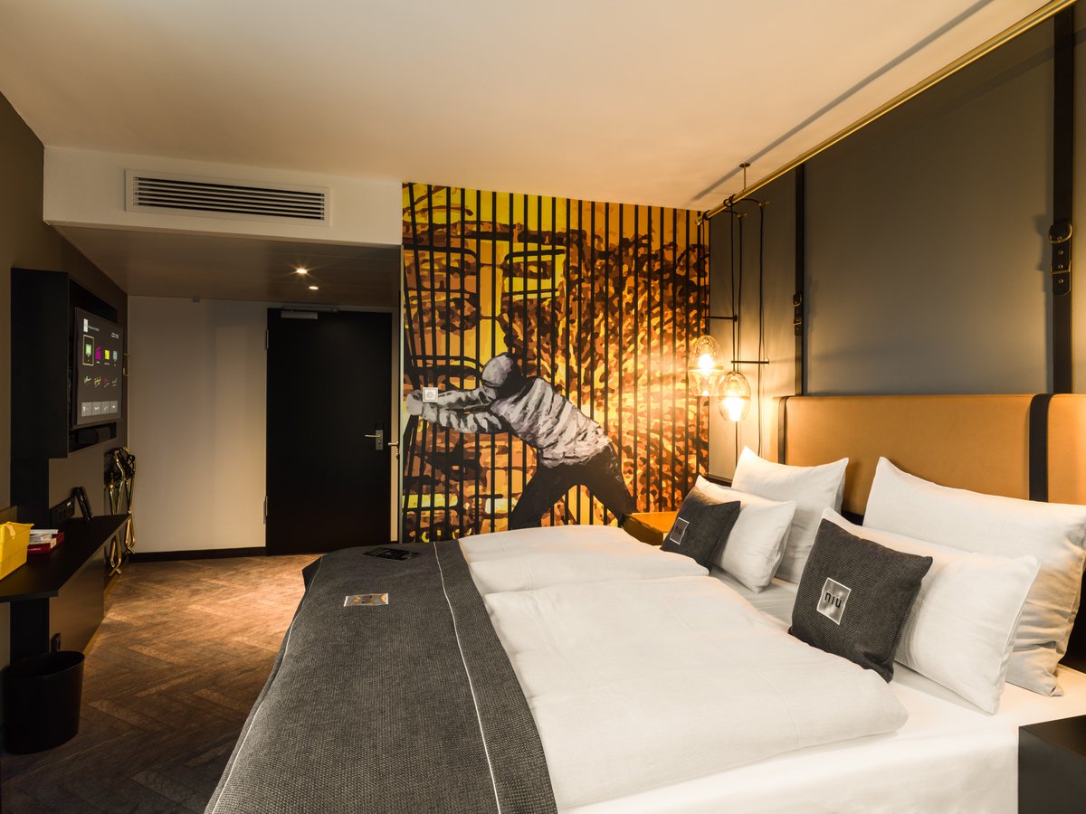 Using #custom #designed art pieces on digital printed wallcovering, this hotel playfully interprets the city’s mining past and its present lively street art scene: goo.gl/Zajq5N #customized #wallcovering #printed #digitally