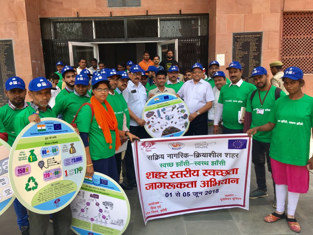 anshumankarol's tweet photo. On the occasion of silver jubliee of #74thConstitutionalAmendment #ULBsDay @PRIA_India launched #SwachhtaCampaign in @SmartCityJhansi #WorldEnvironmentDay @EU_in_India @MoHUA_India @HardeepSPuri @SwachhBharatGov @SwachhBharatApp @NITIAayog @PMOIndia https://t.co/UKjGSHFqHu