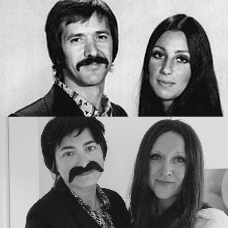 **** les presque stars ****
I've got you babe 🎼🎼
En ce 1er drediiiii de juin, nous sommes les presque sonny and cher....vive les moustaches et les perruques 😂😂😂🌈🎈❤️
Merciiiii à notre partenaire MégaFête on va bien vous amuser lors de nos prochains live 😂😂😘