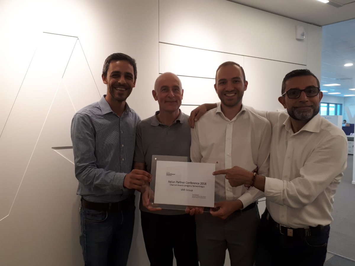 VarGroup's tweet photo. In occasione di @HPE_IT #ItalianSummit siamo stati premiati per il miglior progetto in ambito #networking. Le foto della consegna della targa! Complimenti a tutto il team! https://t.co/YXvFFntaj7