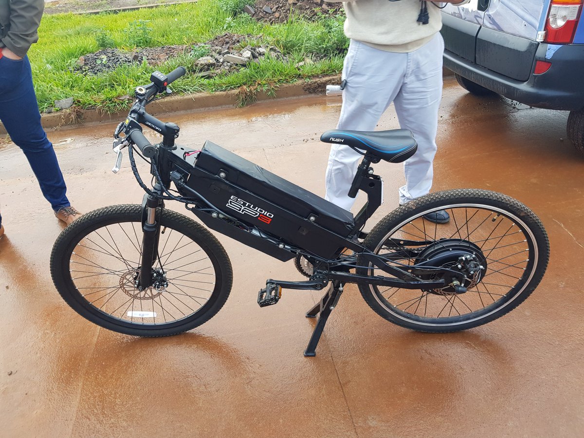 lucasaromero's tweet photo. #Ahora en el Parque Industrial de Posadas con directivos de #Voltu probando prototipo de bici eléctrica de la Empresa Misionera #Arme @IndustriaMnes @rovira_carlos @passalacquaok @tv12misiones https://t.co/hWNca8qFoB
