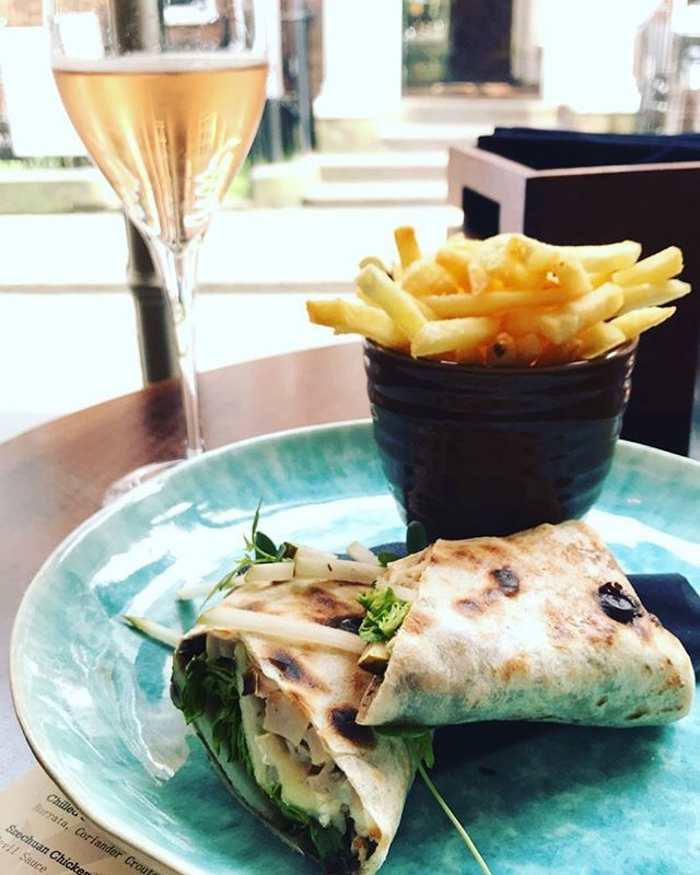 MrPsTavern's tweet photo. Lunch Time deal! Truffle Roasted Chicken Wrap with Pear, Balsamic Rocket Salad and Tunworth Cheese with Fries and Includes a glass of Pernshire wine for only £12! #wrap #lunch #lunchtimeoffer #wine #lunchwine #bargain #offer #special #yorkshire #madeinyo… https://t.co/hwVCfkbhVY https://t.co/foVgFZyWvI