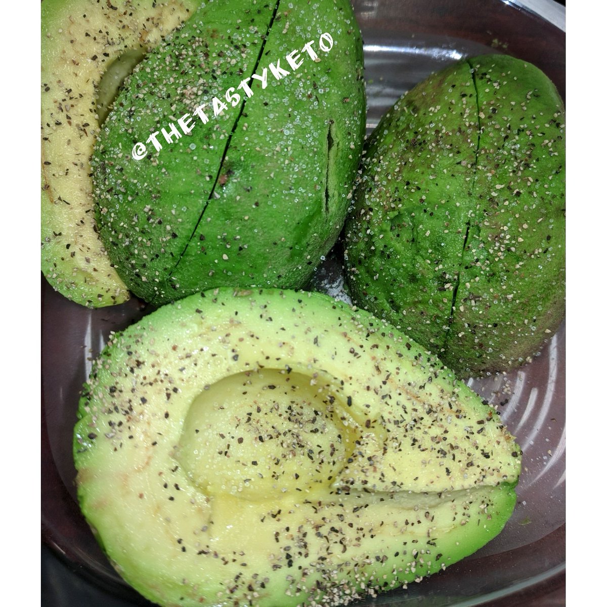 TheTastyKeto's tweet photo. Super simple #Breakfast #Avocado #Salt #Pepper #Keto #Ketosis #TheTastyKeto https://t.co/l8UuyZePoB
