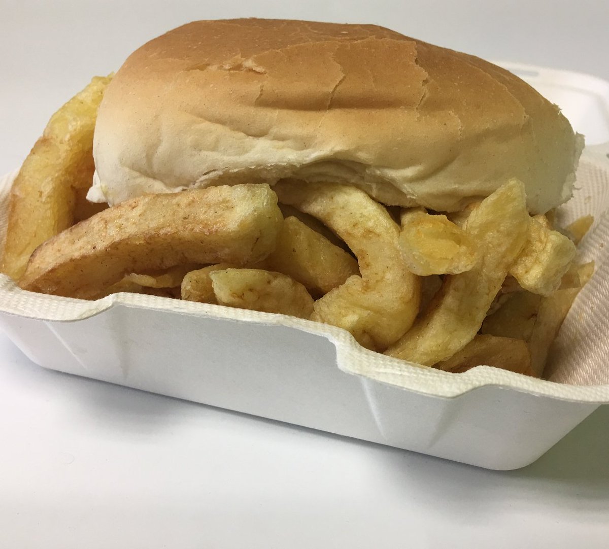 MiddiesChippy's tweet photo. So #NationalFishandChipDay folk can we get to the bottom of this debate - What’s this called where you live?
We call it a #ChipButty here in #Lincolnshire with the roll being called a bread bun.
#fishandchips #Gainsborough https://t.co/4Tq1EYNFSR