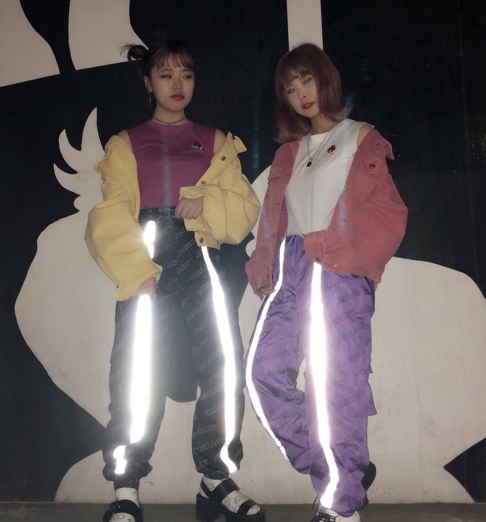 V A 三角公園前店 در توییتر ライブ参戦コーデ 明日からtwiceのライブが始まりますね 派手なコーデで目立っちゃいましょう 双子コーデにぴったりのアイテム 多数ご用意しております この機会に是非店頭にて チェックしてみてください