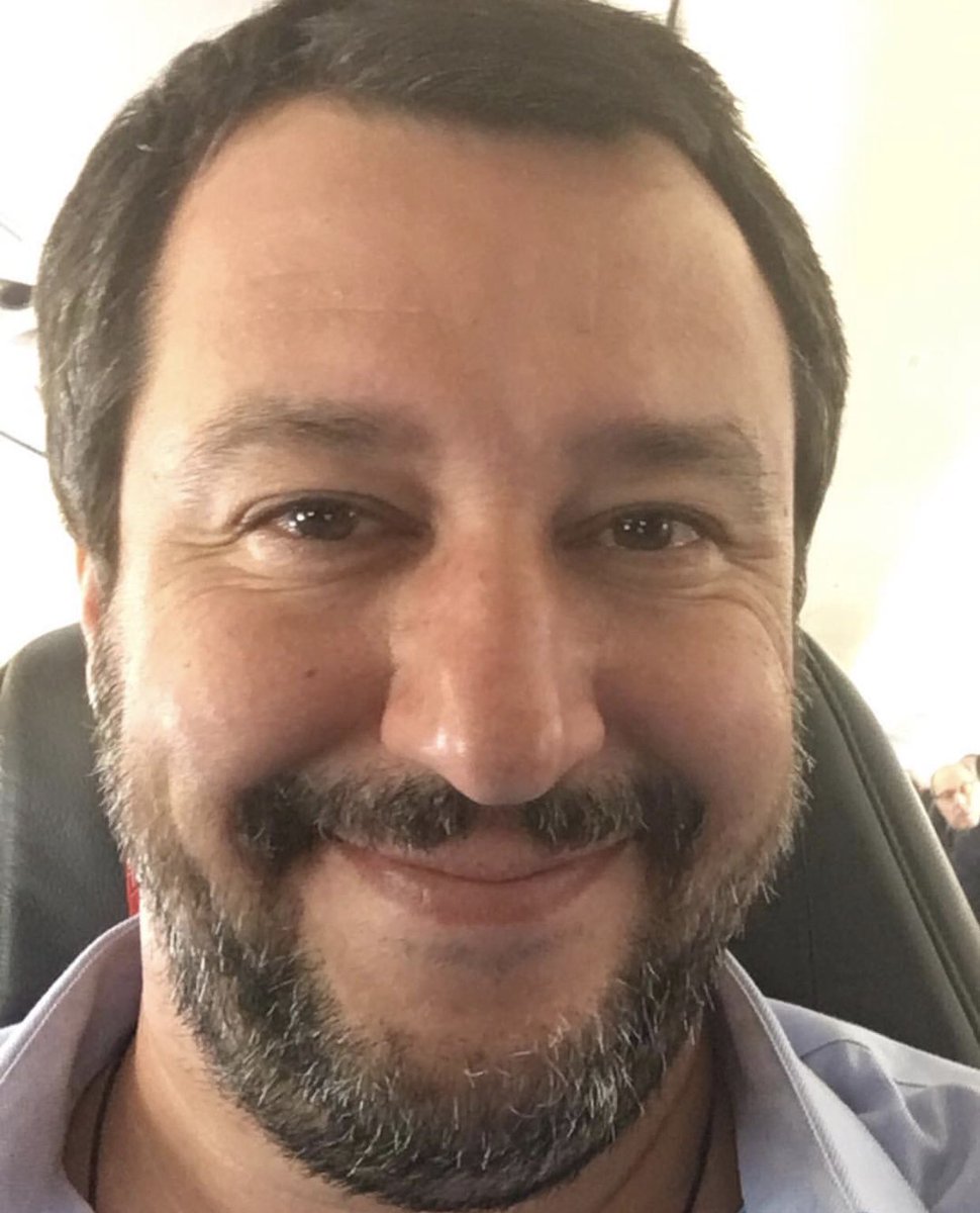 matteosalvinimi's tweet photo. Amici, finalmente si parte!!!!!
Vi voglio bene. https://t.co/GL3aSUv9cF