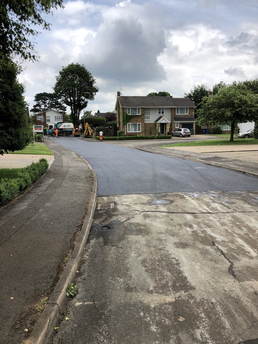 Sandeepmander0's tweet photo. Don’t know what we did you deserve this but thanks @RbwmResidents @RBWM for resurfacing our road today :) #Maidenhead #thepoints https://t.co/5rRIcERRGb