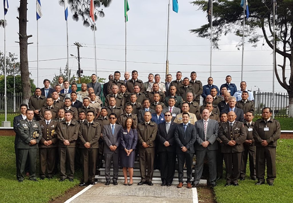 EsdegCol's tweet photo. En Guatemala, Director y funcionarios #CentroDeEstudiosEstratégicosDeSeguridad participan en seminario  "Lucha contra el crimen organizado transnacional y transregional en América Central" organizado por el #ComandoSurDeOperacionesEspeciales y el gobierno de Guatemala. https://t.co/1lnDpnKPG3