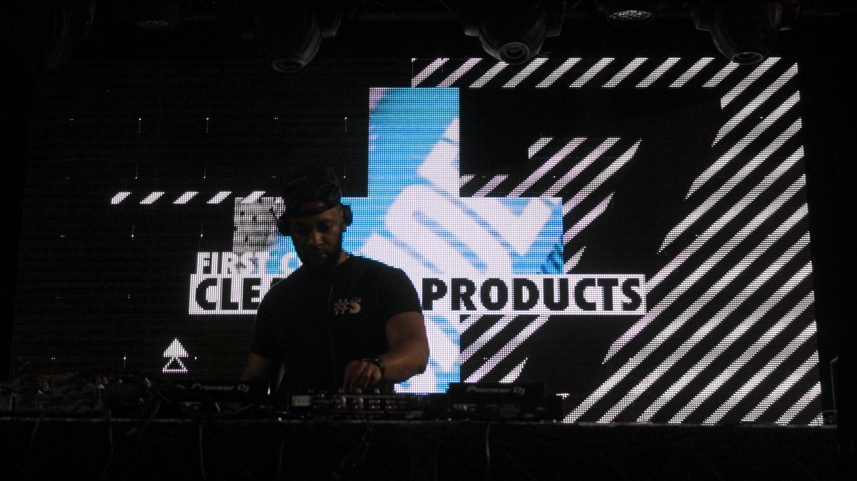 opticmotion_'s tweet image. Visual content we created for @SNEAKERBOXevent at @o2academybris #visual #content #sneakerbox #O2academy #opticmotion