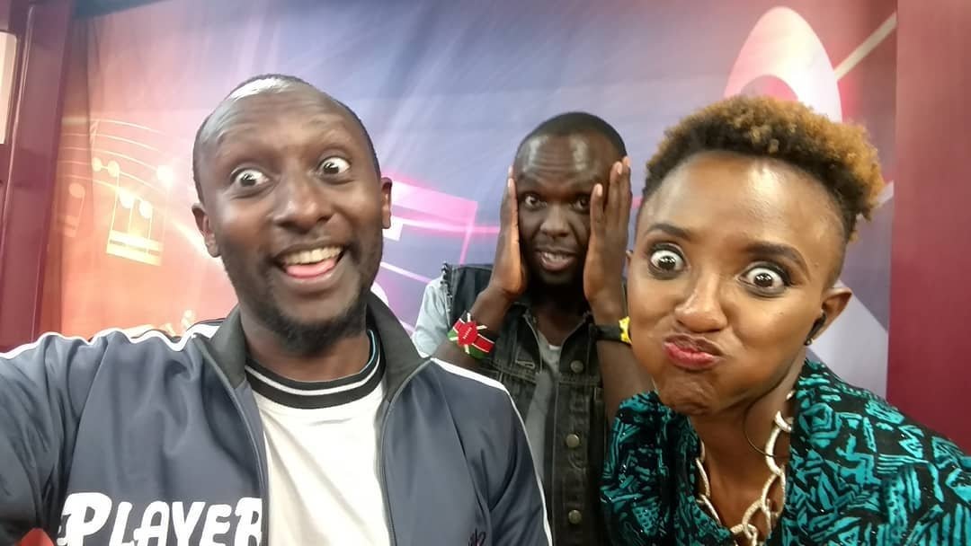KanyekiRock's tweet photo. #HappyMadarakaDay #HappyNewMonth #Kikuyurock #Ririmbuka #KamemeTv #Atรญrรญrรญ #Kyuk #AcousticSet #Rock #Funtimes Oh it's Friday catch ๐ this evening from 6:30 pm @KamemeTvKenya Cc @WanjikuJames254 @HybridIntuition https://t.co/49hpV5Sp62