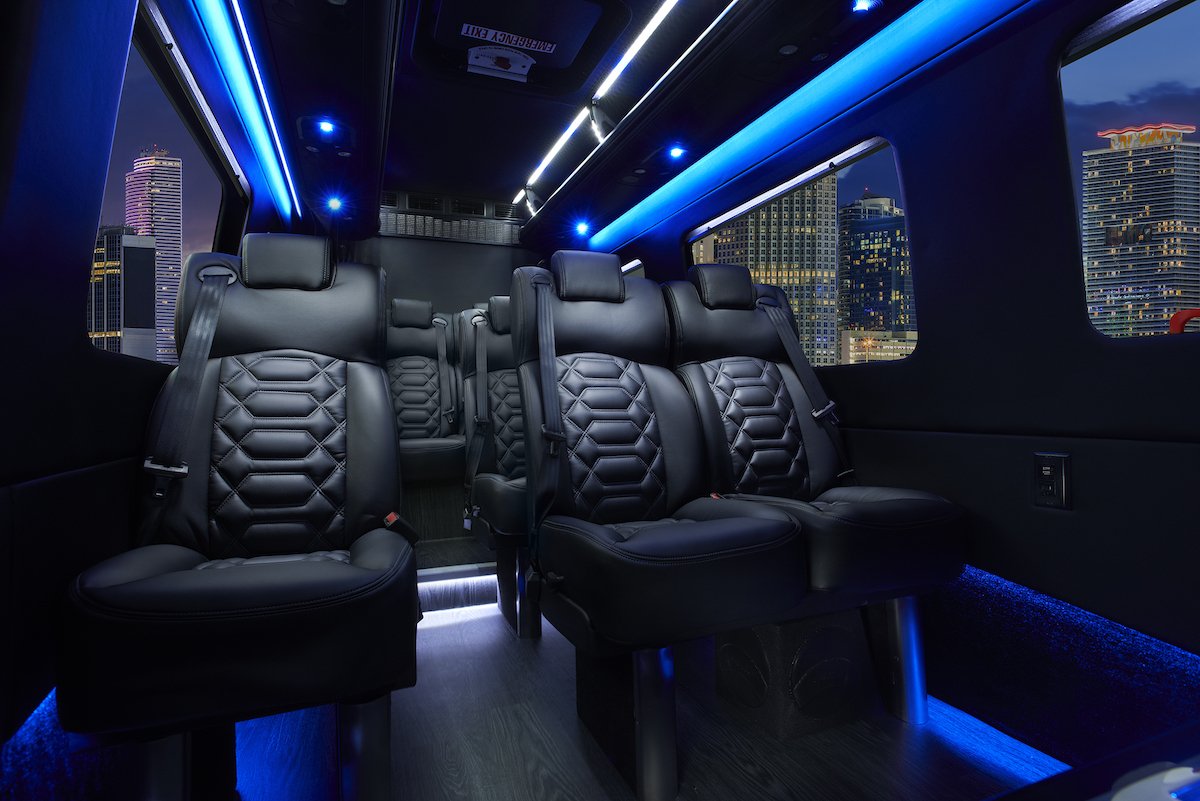 pluxlimo's tweet photo. Going to a concert, club or sporting event with a group of friends? Hire one of our Jet Sprinters and everyone can have a fun and safe night out by leaving the driving to us. #EverybodyIsAVIP https://t.co/OCTh9jPNt8