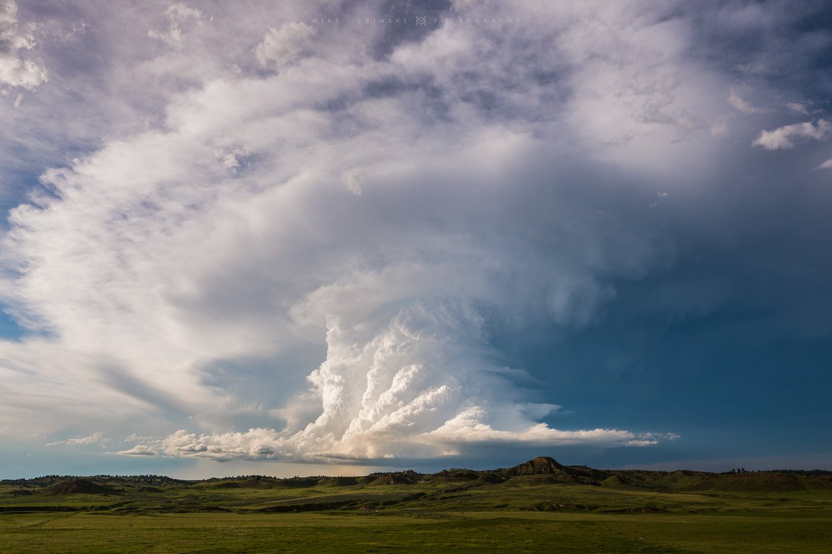 MikeOlbinski's tweet photo. A monster updraft across southeast Montana yesterday…tough road network, but these views were amazing. Almost like a volcano erupting. And Montana is unbelievably beautiful.  #stormhour #sonya7r3 #sigmaArt https://t.co/wG9LKf7NmH