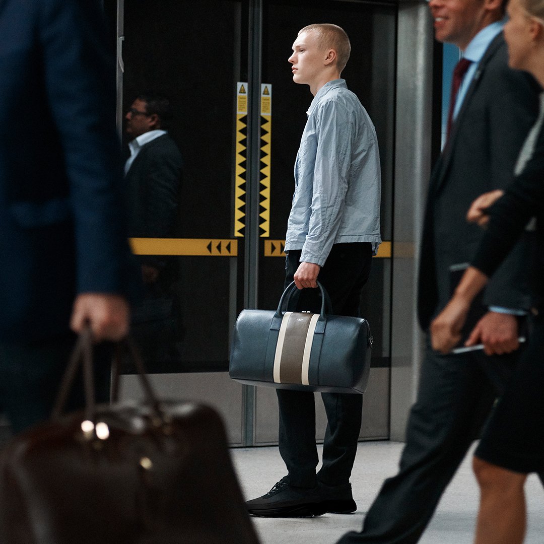 MulberryEngland's tweet image. Jubilee Line, London 8:05am: The Reston Holdall. 

Discover #TheCommute series with @HYPEBEAST buff.ly/2smFM8y 
#MulberryMen