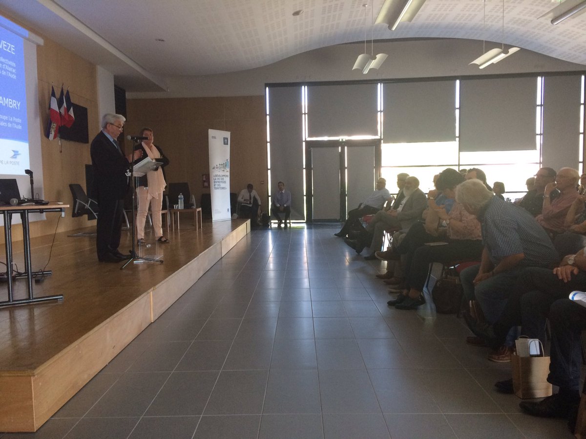 LPNews_OCC's tweet photo. #Carcassonne - Les élus locaux réunis pour découvrir les services de #LaPoste, #labanquepostale #PosteImmo sont accueillis par Roger Adivèze #SimplifierLaVie https://t.co/RGurHiGMwG