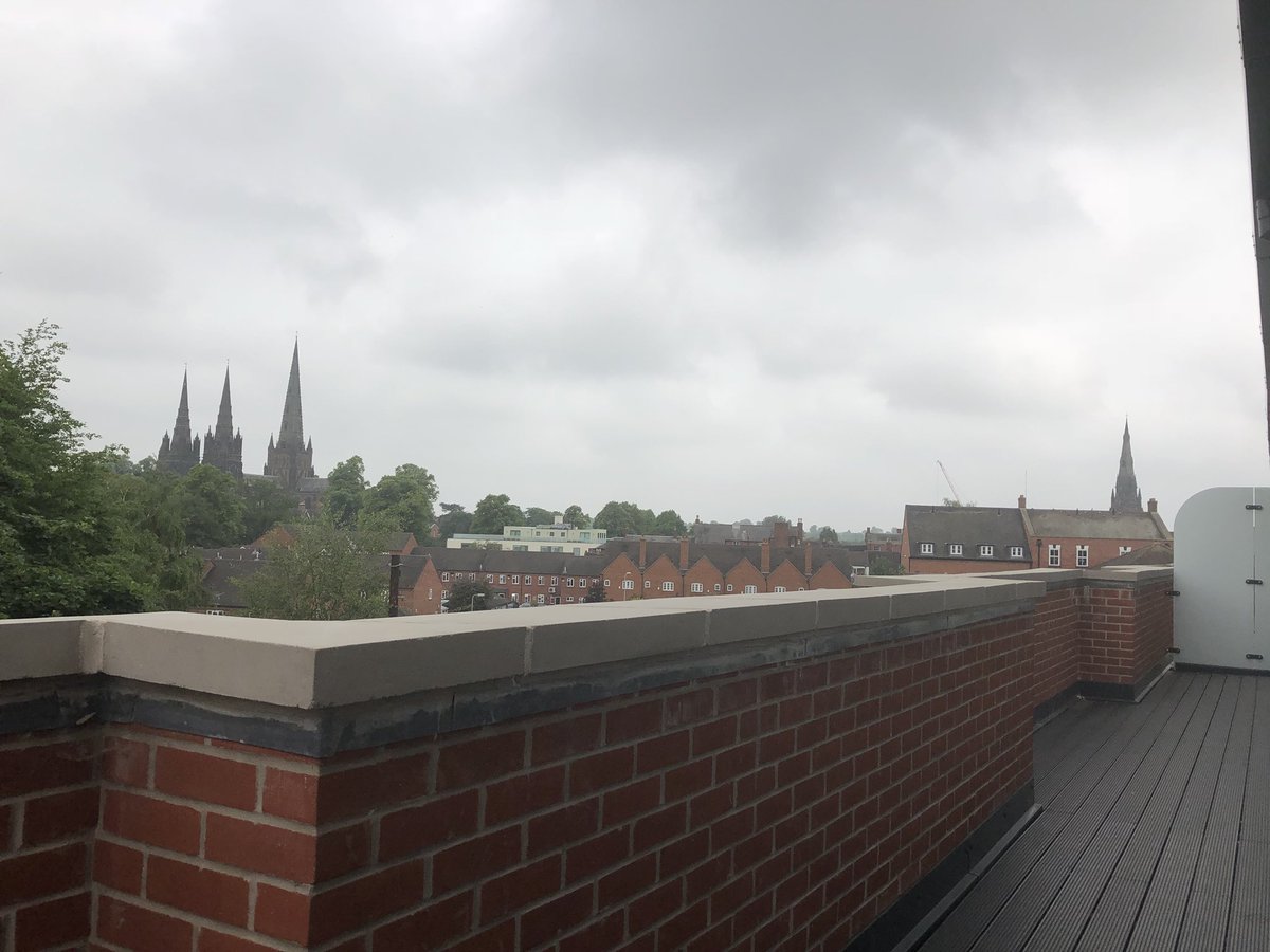 KIRSTDARBMOTO's tweet image. Ohhh @Downing_P look at this 😍😍 what a great team effort and how fabulous are these apartments looking!! Can I buy one?? #Cathedralviews #penthouse @BromfordHomes @Lichfield_DC