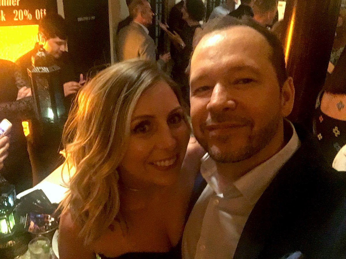 NicoleLA_'s tweet photo. @MikeDubsRadio @markwahlberg @DonnieWahlberg  “hey guys” 👋🏼🤷🏼‍♀️ https://t.co/DsFWAOu7Q1