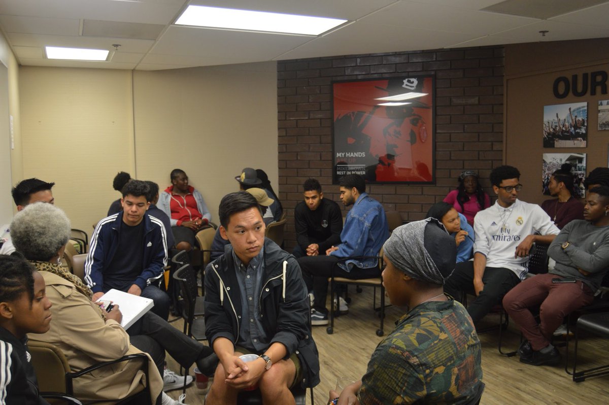 ucsdbrc's tweet photo. Hey y’all,

Here are some snapshots from the Deconstruction of the School to Prison Pipeline Year Long Project Presentation of folks engaging in the presentation and discussion! https://t.co/CUbpcYR0gI