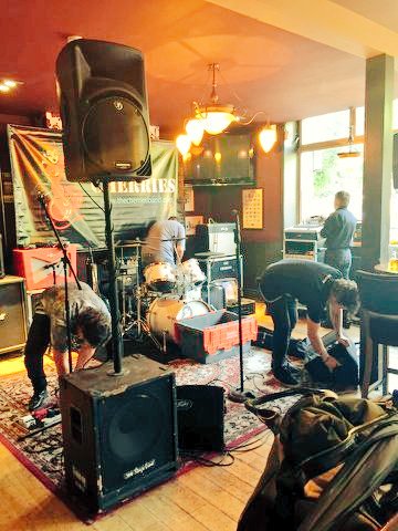 @thebeehivesw11 tweet media