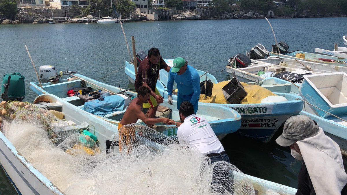 ChrisCastroB's tweet photo. Convivimos con pescadores de Lerma y sus familias, junto a mis amigos candidatos Karla Toledo y Claudio Cetina.

Vamos a trabajar para brindar apoyo permanente para fortalecer este sector y mejorar su calidad de vida.

#PescaConMásPotencia https://t.co/y9N5ALjSR7