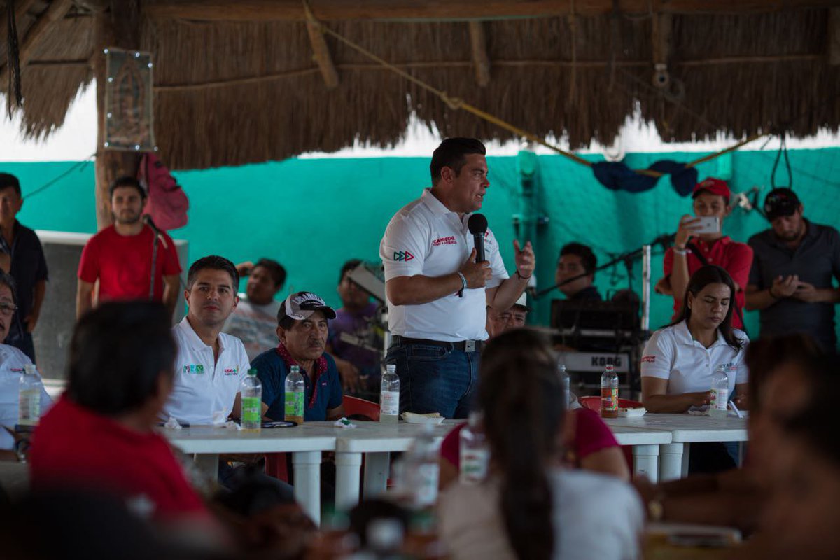 ChrisCastroB's tweet photo. Convivimos con pescadores de Lerma y sus familias, junto a mis amigos candidatos Karla Toledo y Claudio Cetina.

Vamos a trabajar para brindar apoyo permanente para fortalecer este sector y mejorar su calidad de vida.

#PescaConMásPotencia https://t.co/y9N5ALjSR7