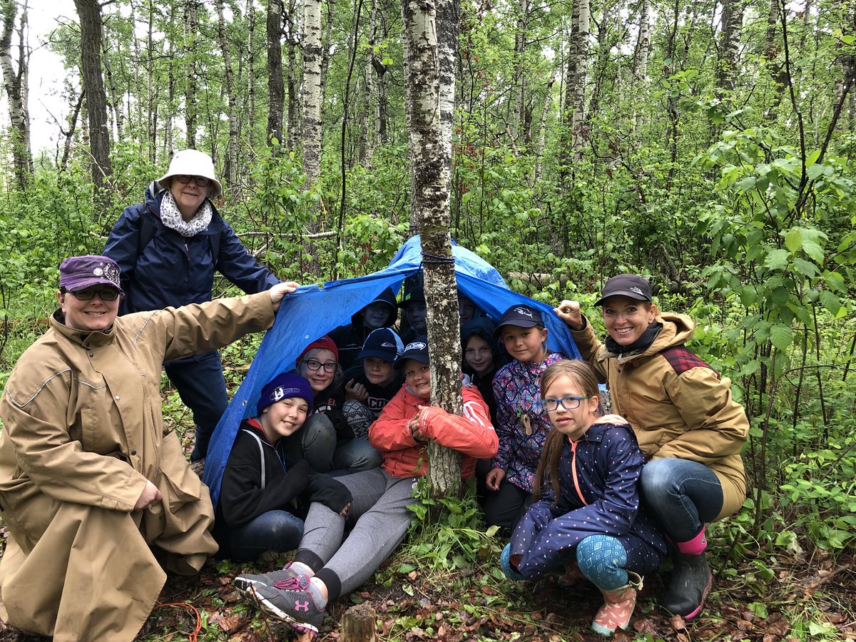 #shelterbuilding at Grade 5/6 #Camp @Crestomere @WCPS72 #OutdoorClassroomDay #outdooreducation #naturelovers #survival #funwithkids @SheriHarink