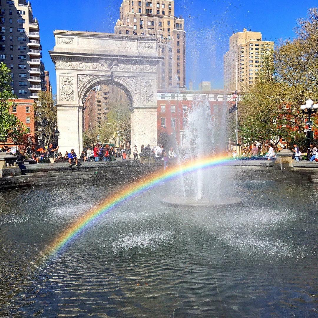Clearly we didn’t snap this today, but it reminds us what summer looks like, and that one of our fave months, Pride Month, has started!! ❤️🧡💛💚💙
#greenwichvillage #pride2018