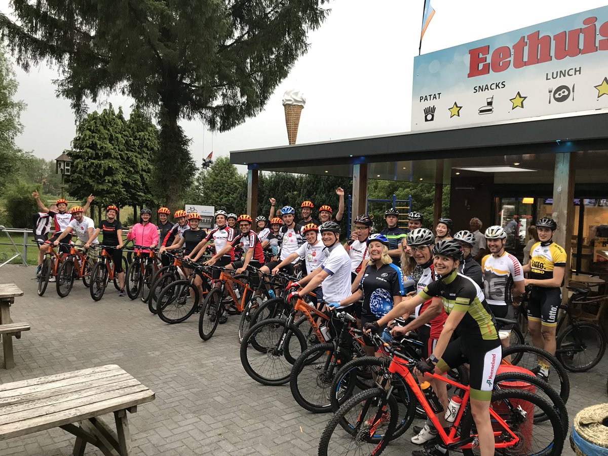 Sportievelingen <a href="/VanWijnenGroep/">Van Wijnen</a> Klaar voor mountainbikeclinic 💪🏻#lekkerinjevel #stoer <a href="/elsloo/">francisca sassen</a> #gean #wegevennietsomregen