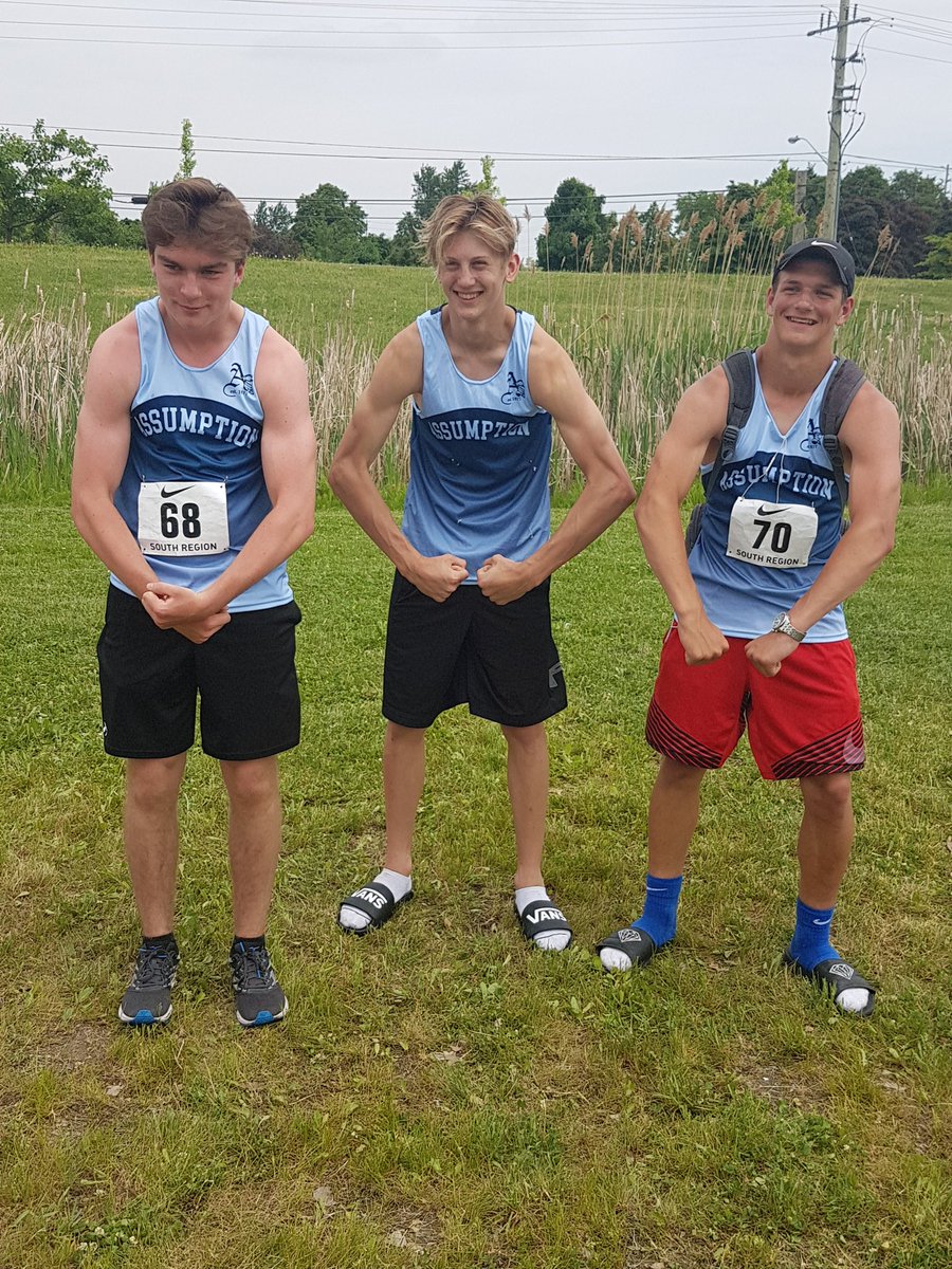 Midget boys 🐝 flexin #crusaderswag #alisonmadethecaption