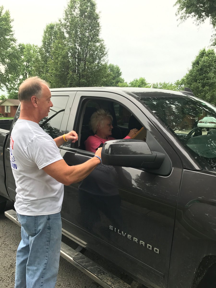 JeffUnited2018's tweet photo. While driving, if you see us, stop us! Plenty of folks drove by our team in Northaven Thurs and stopped to SIGN YELLOW! Our team will be out and about all weekend. If you see one of us, stop us. Tell us you’re ready to SIGN YELLOW. #jeffunited #signyellow https://t.co/eZBBL6bzb1