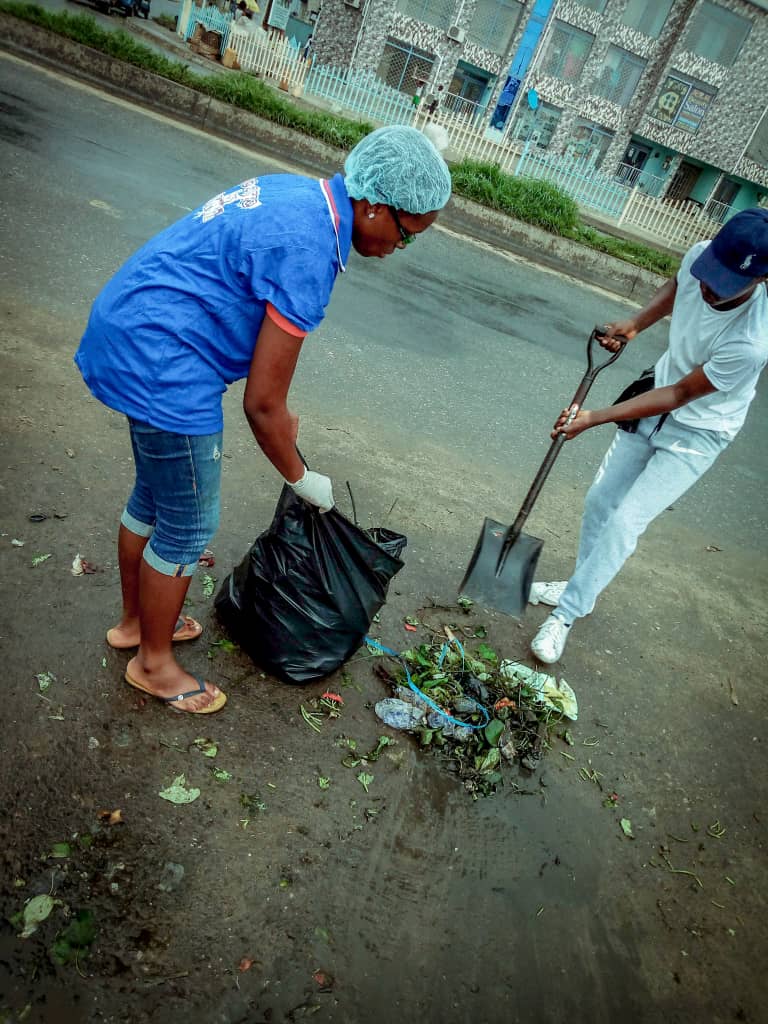 rccgpsfrivers's tweet photo. Clean up at Kpansia Market Yenagoa on #DemocracyDay 2018.

#GODsWork
#PickThatTrash
#ILovePsf
#PsfRegion5
#BayelsaFamily
#DavidGeneration https://t.co/cVpuIq5eJm