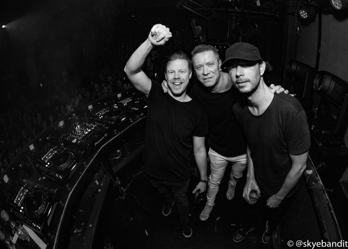 We like to have a good time ✊ @cosmicgate 📷@SKYEBANDIT https://t.co/UO3mhWP7ga