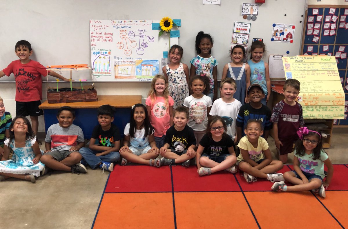erikafletch84's tweet photo. @Buda_Bulldogs @RobinsontTim @MelissaEnglish @Gingerb5678  We presented, tasted, measured, planted, learned important facts and had a whole ‘lotta fun during innovation day!! My new favorite day of the year!! https://t.co/fzc326onZX