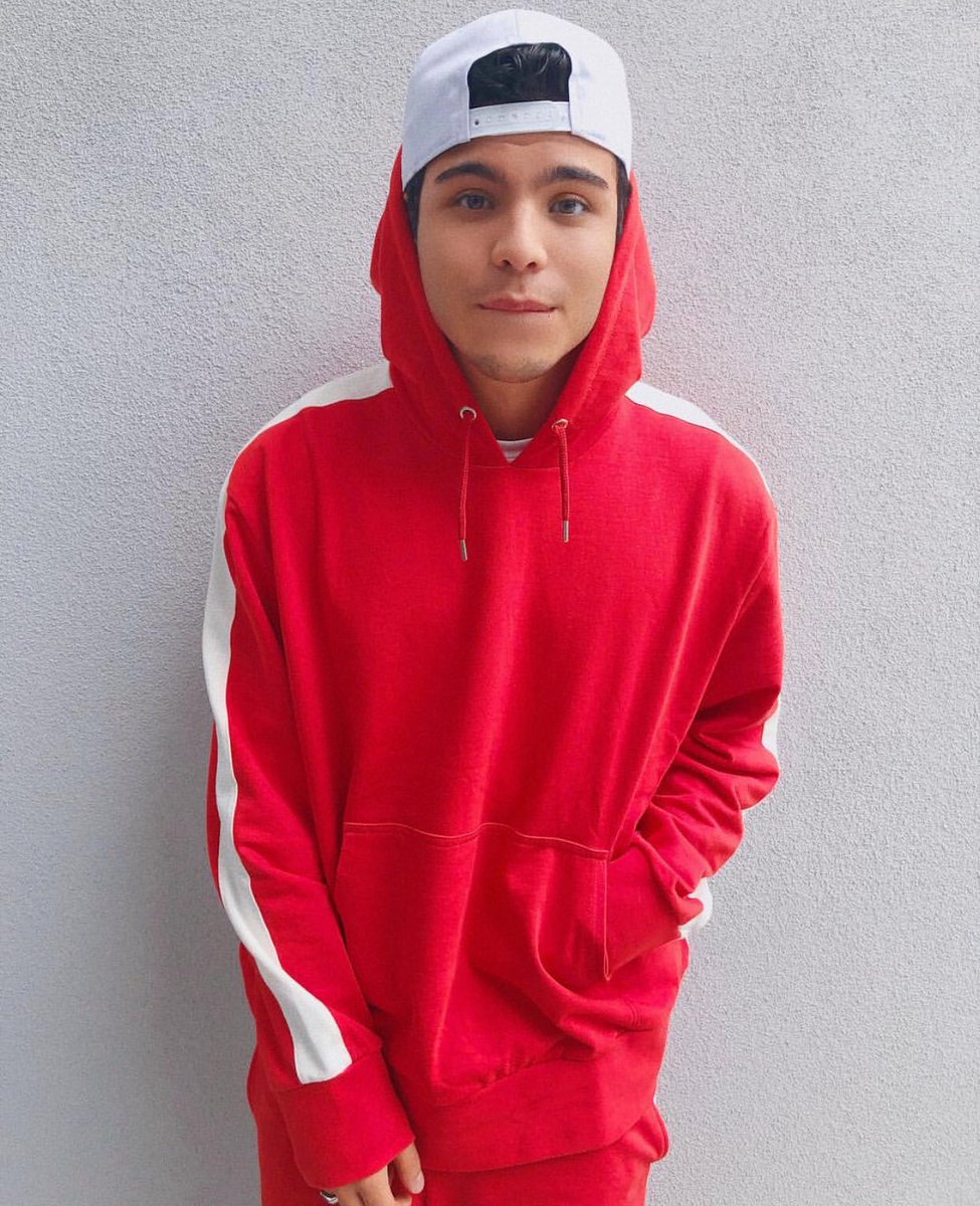 soyjocelinecg's tweet photo. MINI RETO : 

1K de comentarios y 200 RT. 

#MTVLACARACYP
#MTVLAINSTACOSEBA 
#PremiosMTVMiaw https://t.co/rMIbd4ebAf