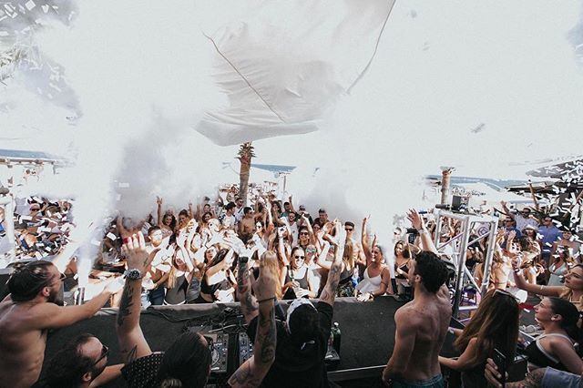 SÁBADO 09 JUNIO ES EL DÍA!! Vuelve el cachondeo, la juerga, la fiesta del verano!!🌴🌴🌴 VUELVE #MAMBOW !! Menciona a ese amig@ que no va a perdérselo!! Reservas ya Abiertas para no perderte el Gran Opening en <a href="/kokunoceanclub/">Grupo kokun</a> !! Ve preparándote que Volvemos con muchas ganas de …