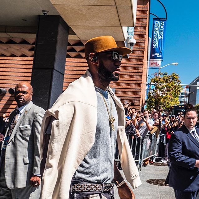 MKT594's tweet photo. 1years ago
#NBAfinals2017 #Game1 #出待ち #出待ち写真 
#NBAtourMKT https://t.co/92GURxsahO https://t.co/sLTdNxM2Du