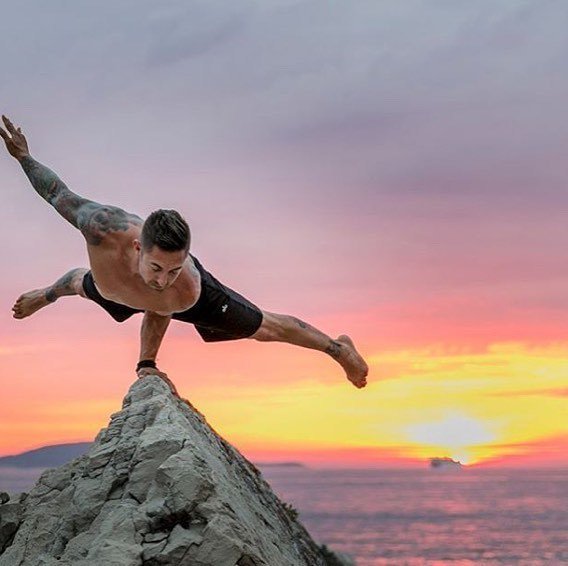 Layineworld's tweet image. My Daily Yoga de « fehdi sohaib »ift.tt/2LdNZ69 
link in the bio 
#crazysexyyoga
#devotion
#energy
#feeltheyogahigh
#fitfam
#fitmomsofig
#fitness
#fitspo
#fityogi
#flexible
#flexibility
#handstands
#healthyyogi
#healthybody
#healthylifestyle
#igyoga
#igyogafam
#igyog…