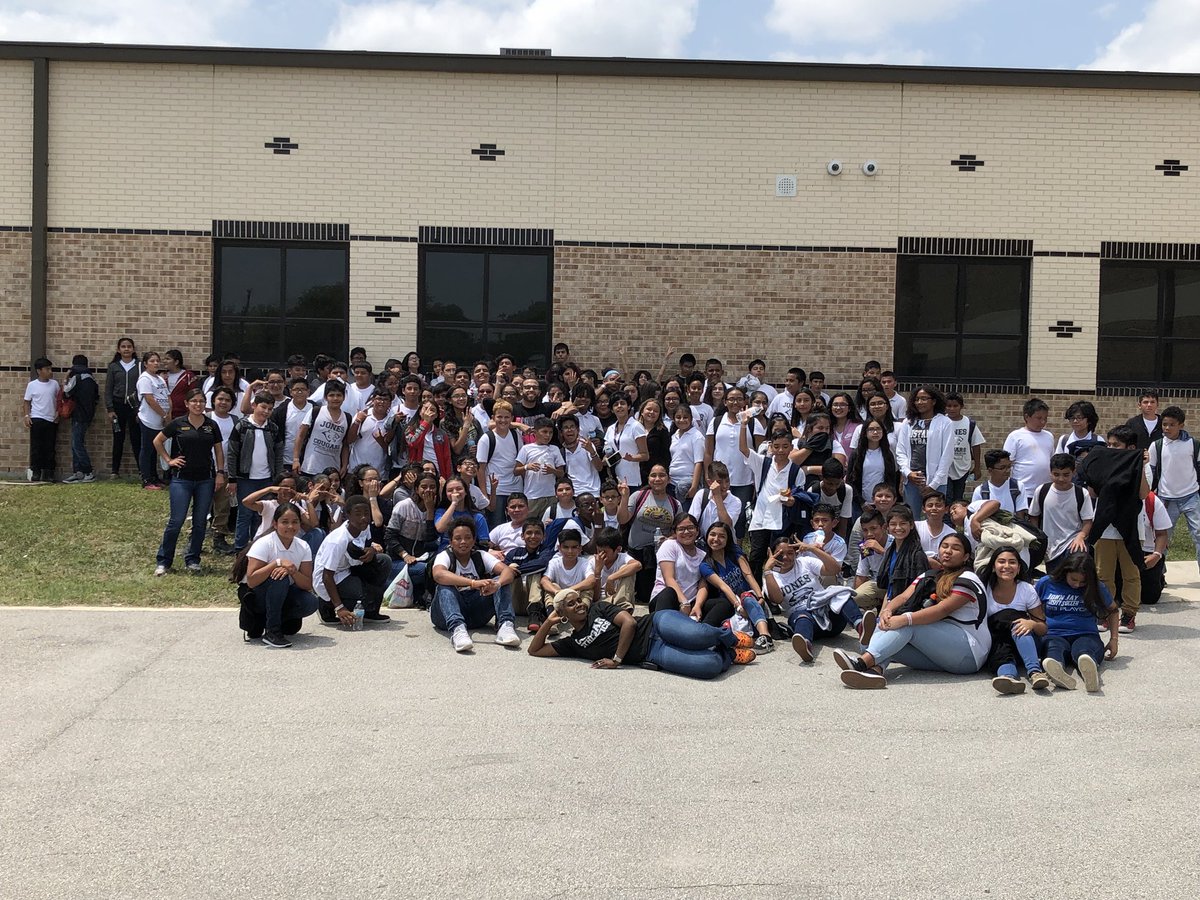 Brent_S_Draker's tweet photo. Cougar Kick Back day. A day to reward the students with great attendance, discipline, and grades. #Jonespln #rewardthegood #NISDJones #amazing6thgraders https://t.co/8e8k0iC9ox
